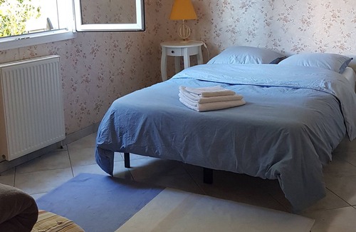 Saint-Herblain Cama Y Desayuno | Private room with independent access, 2 steps from Polyclinic, Zénith, 20min from the center of Nantes