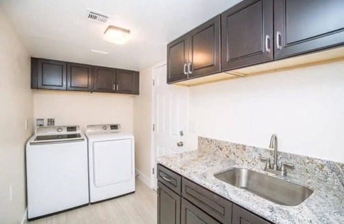 Spring Valley Casa | Private Room with a Queen Bed and a shared Bathroom