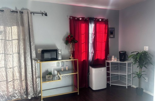 Florence-Graham Casa | Private Room with En-suite in South Los Angeles