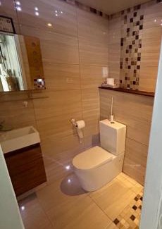 Cymmer Casa | Private room with en-suite and private entrance