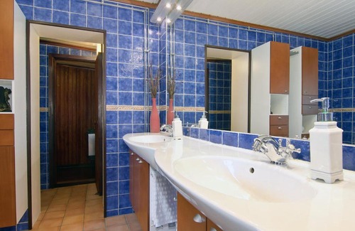 Umea Casa | Private Room with No Windows in Shared House-5