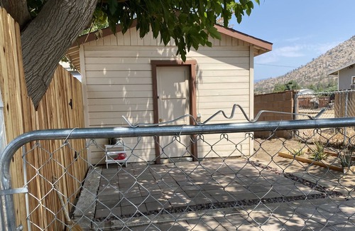 Lake Isabella Cabina | Private room with queen bed
