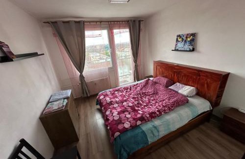 Michle Casa | Private rooms, stunning city views, top-floor with balcony, bathtub, Internet, coffee