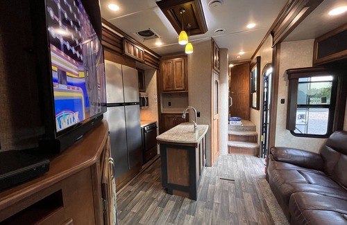 Alvadore Casa | Private RV Oasis- 5 Min - Eugene Airport - 15 Min - Autzen Stadium