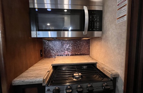 Alvadore Casa | Private RV Oasis- 5 Min - Eugene Airport - 15 Min - Autzen Stadium
