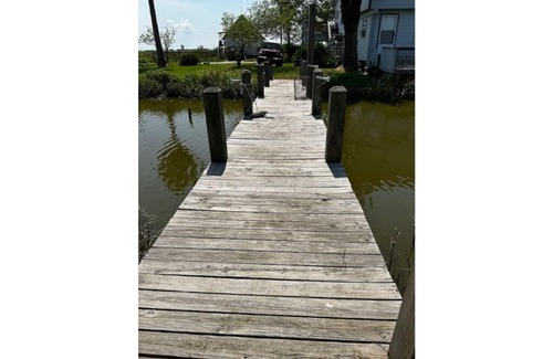 Crystal Beach Alquiler De RV | Private RV Pad w/fishing access close to beach!
