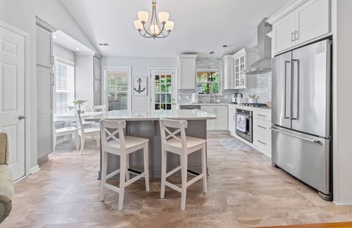 Silver Lake Casa | Private Saltwater Pool, No Stairs, Sleeps 8, Bunk Bed, Games, Gym, Near Beaches!