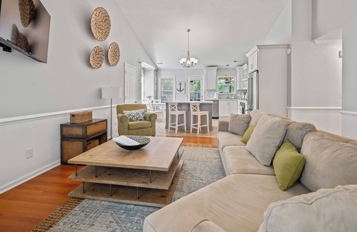 Silver Lake Casa | Private Saltwater Pool, No Stairs, Sleeps 8, Bunk Bed, Games, Gym, Near Beaches!