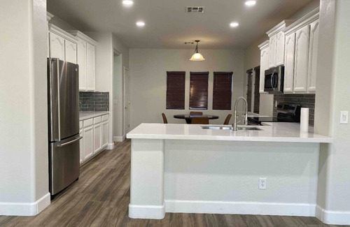 Emperor Estates Casa | Private Sanctuary 3 Bedrooms 2 Bathrooms Private Pool and BBQ
