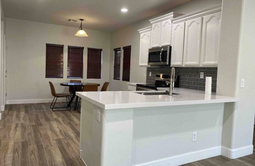 Emperor Estates Casa | Private Sanctuary 3 Bedrooms 2 Bathrooms Private Pool and BBQ