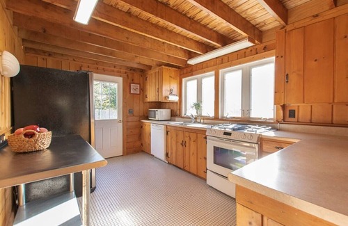 Silver Beach Casa | Private Scraggy Neck Island w/ Ocean Views!