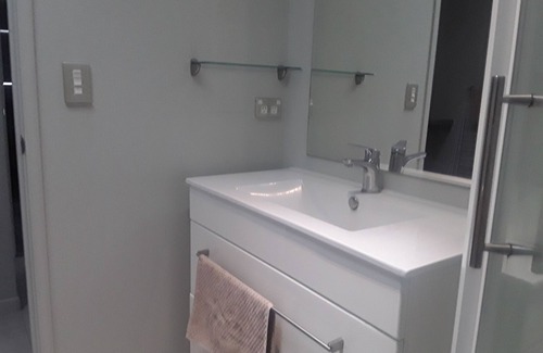 Tauranga Casa | PRIVATE, SECURE, CITY CENTER ROOM A3