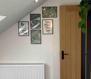 Grove Green Casa | Private self-contained flat with shared entrance
