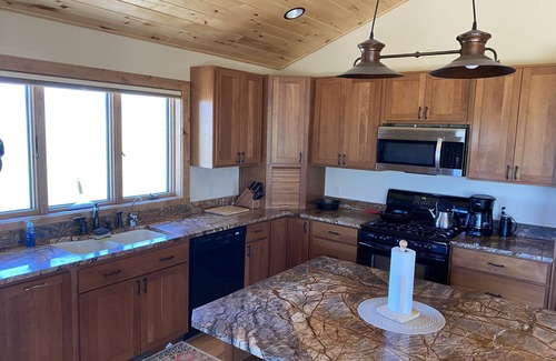 Cameron Casa | Private setting an hour from Yellowstone Park and minutes from fishing accesses.