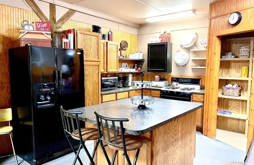 Tahlequah Cabina | Private setting in town with hot tub and fire pit! Unique, vintage decor!