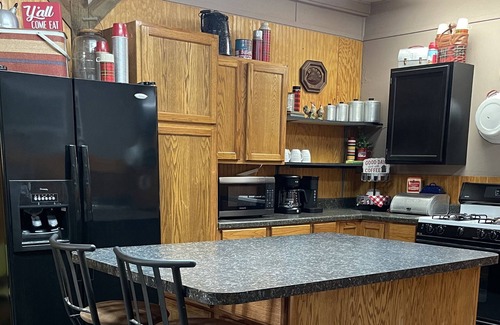 Tahlequah Cabina | Private setting in town with hot tub and fire pit! Unique, vintage decor!
