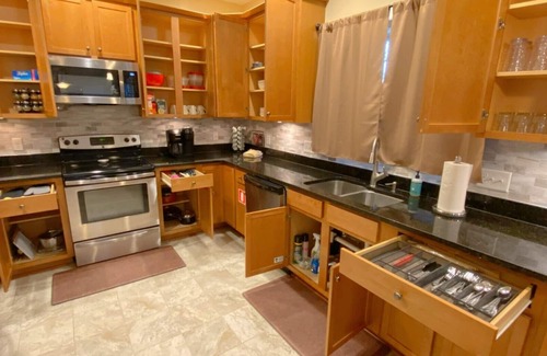 Horse Shoe Cabina | Blue Ridge Views - 2 King Beds - Near the Ecusta Trail - No Stairs - Private