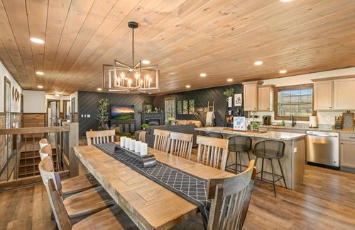 Wears Valley Casa | Pickleball MiniGolf Pool Playground Arcade MtnView