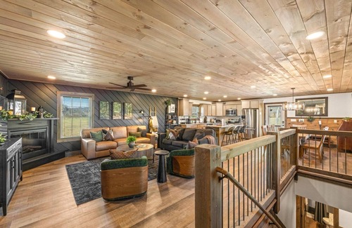 Wears Valley Casa | Pickleball MiniGolf Pool Playground Arcade MtnView