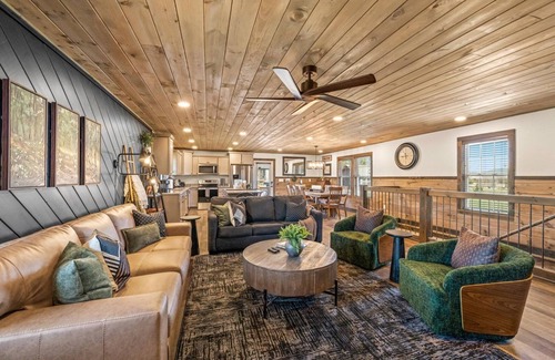 Wears Valley Casa | Pickleball MiniGolf Pool Playground Arcade MtnView