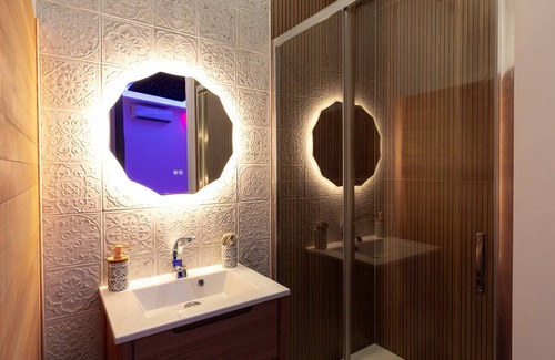 Faubourg North Apartamento | Harmonie Spa-Apartamento-Bañera de hidromasaje-De Lujo