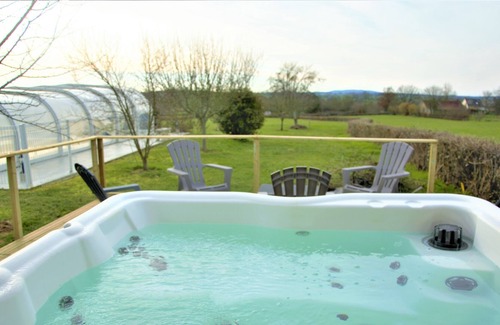Savigny-Poil-Fol Casa | piscina de spa privada