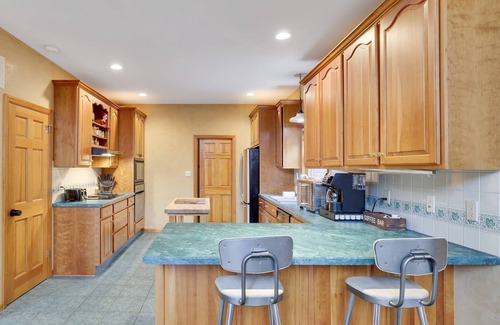 Canadensis Casa | Private & Spacious Pocono Retreat | King Bed | PS5