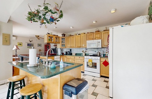 Center Ossipee Casa | Private spacious mountain view w/beach rights, hot tub, spacious deck & firepit