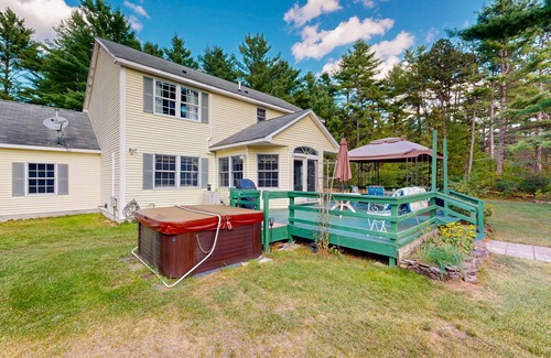 Center Ossipee Casa | Private spacious mountain view w/beach rights, hot tub, spacious deck & firepit