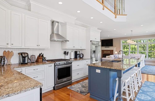 South Orleans Casa | Private, Spacious, Pristine with Heated Pool:005-O