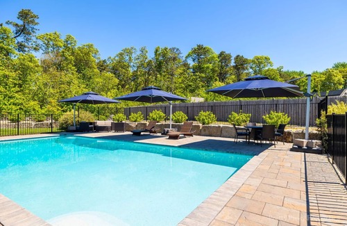 South Orleans Casa | Private, Spacious, Pristine with Heated Pool:005-O
