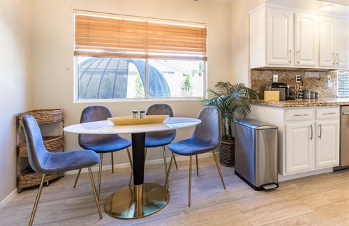 Indio Casa | Private Splash-Pad, Water Slide, B-ball Court, Heated Pool & Spa, Arcade Room