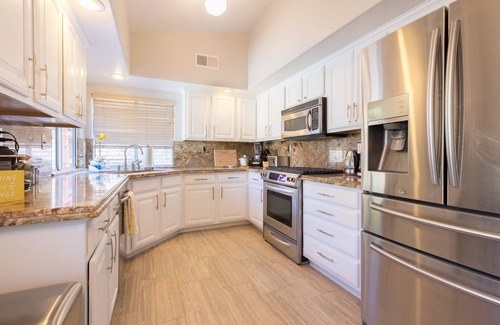 Indio Casa | Private Splash-Pad, Water Slide, B-ball Court, Heated Pool & Spa, Arcade Room