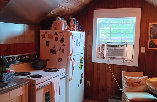 Northside Apartamento | Private studio apartment in North Chattanooga. Furnished, decorated by local art