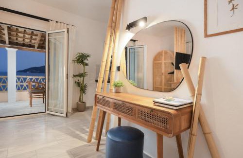 Porto Koukla Apartamento | Private Studio Apartment, Unique Location - Sea View