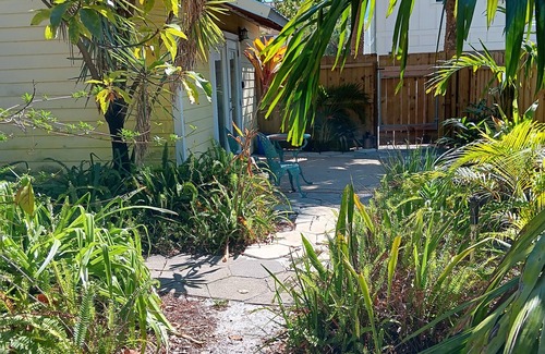 Old Southeast Cabaña | Private Studio Just two block to Lassing park waterfront