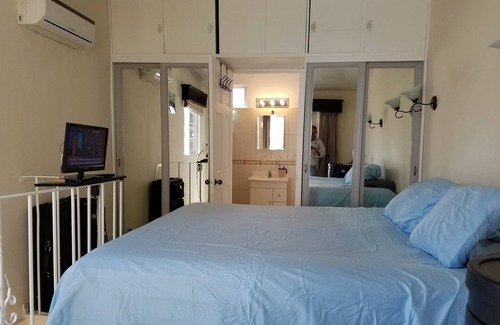 Ciudad Cariari Casa | Estudio privado tipo loft que incluye traslado al aeropuerto.