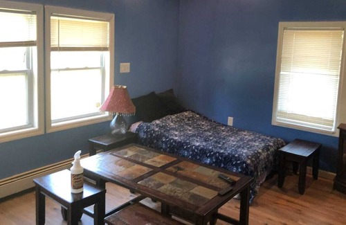 West Islip Apartamento | Private Studio Own Entrance Yard ,King Size Bed & Twin Bed