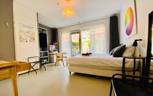 Amsterdam East Cama Y Desayuno | Private studio, patio garden and free car parking