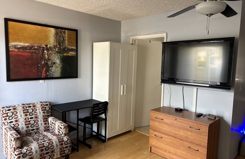 North Hollywood Apartamento | Private Studio GuestHouse With Everything!