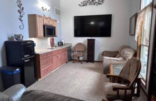 White Rock Casa | Private Suite: 2 Bedrms FamilyRoom Bath Kitchen AC