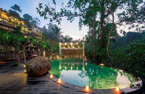 Sambahan Alquiler De Eote | Suite privada en Ubud, capacidad para 2 personas, rodeada de exuberante vegetación