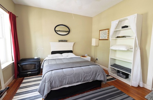 Oberlin Casa | Private Suite STEPS from Oberlin