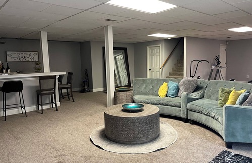 Lee's Summit Casa | Private Suite w/ Private Access in lovely Lee's Summit with WiFi, fitness room