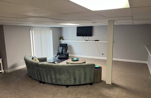 Lee's Summit Casa | Private Suite w/ Private Access in lovely Lee's Summit with WiFi, fitness room