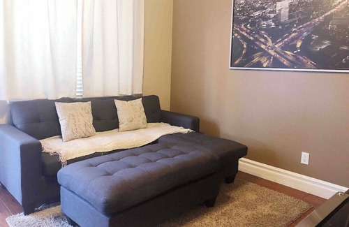 Mira Loma Casa | Private Suite with Own Kitchen Own Entrance
