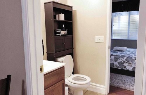 Mira Loma Casa | Private Suite with Own Kitchen Own Entrance