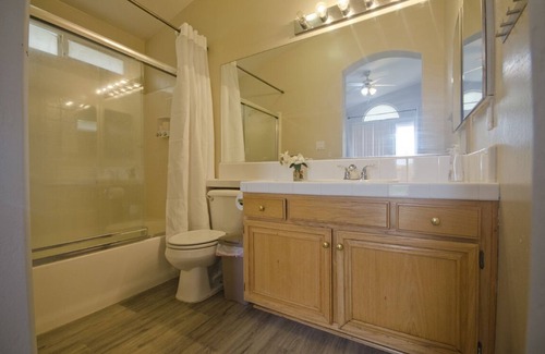 Greenacres Casa | Private Suite with private entrance in quite SW area pets ok!