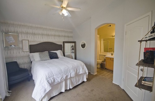 Greenacres Casa | Private Suite with private entrance in quite SW area pets ok!