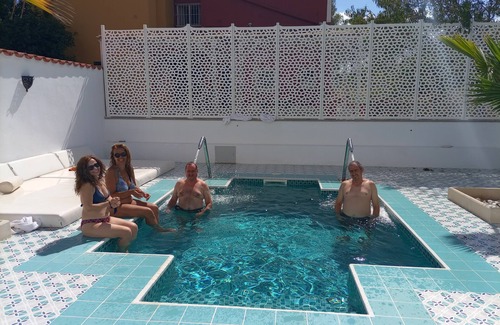 Cubelles Villa | Tenis-Voley-Basquet privado, Piscina Climatizada., Sauna con Aromaterapia